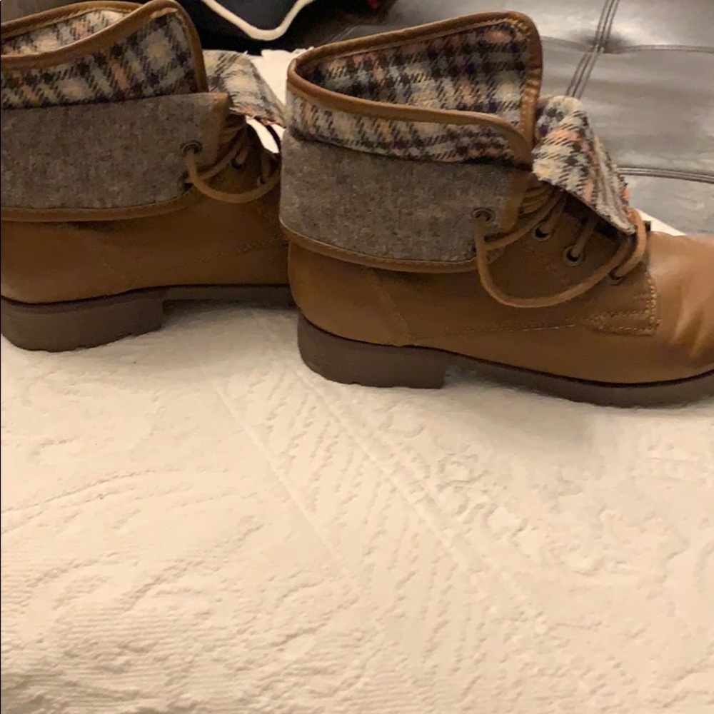 Tan boots - Picture 2 of 5